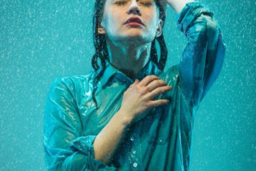 6 Tips For Frizzy Hair In The Rain