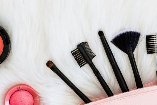 10 Makeup Products That You Should Have In Your Bag